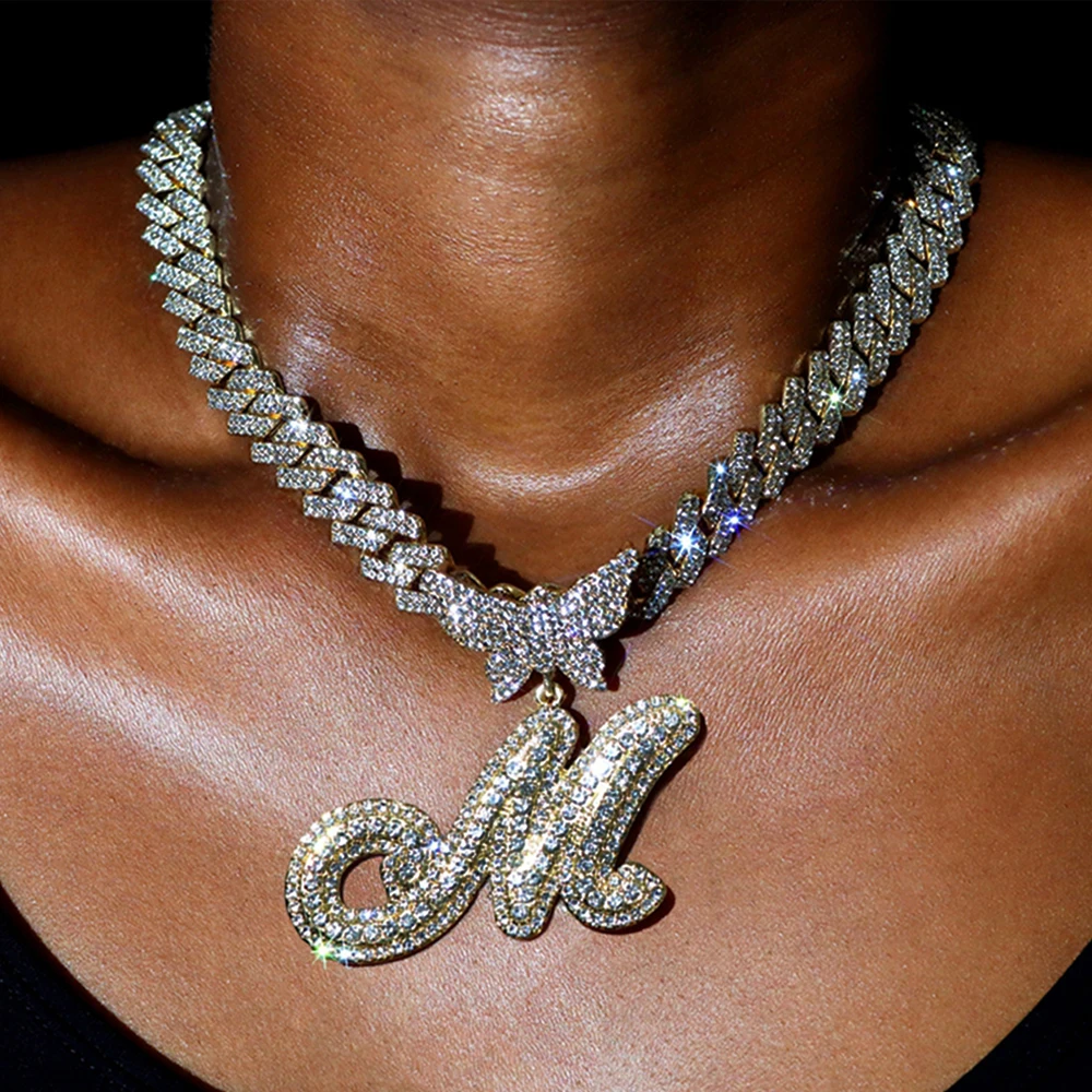 Золотого, Серебряного цвета, 14-миллиметровая Кубинская цепочка с микромощеной Бабочкой, Буквой 26, Ожерелье с инициалами Для женщин, Модный Ювелирный подарок в стиле Хип-хоп