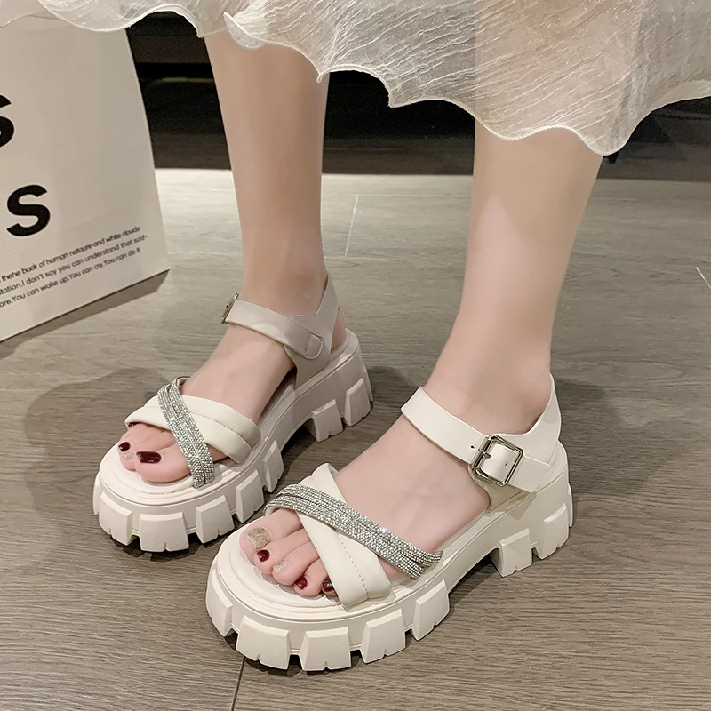 Летняя модная обувь 2023 года для женщин, женские сандалии с ремешком и пряжкой, сандалии на плоской подошве с губчатой подошвой, женская обувь с открытым носком, Zapatos