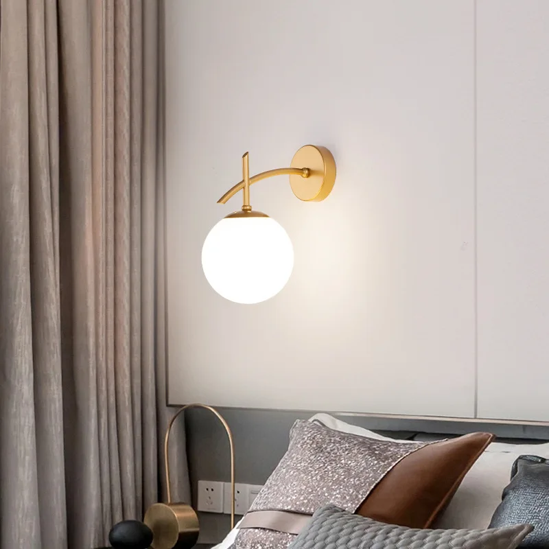 Минимальный свет прикроватной настенной лампы Роскошное Дизайнерское Освещение гостиной Скандинавская Индивидуальность Креативный Настенный светильник для прохода в спальне