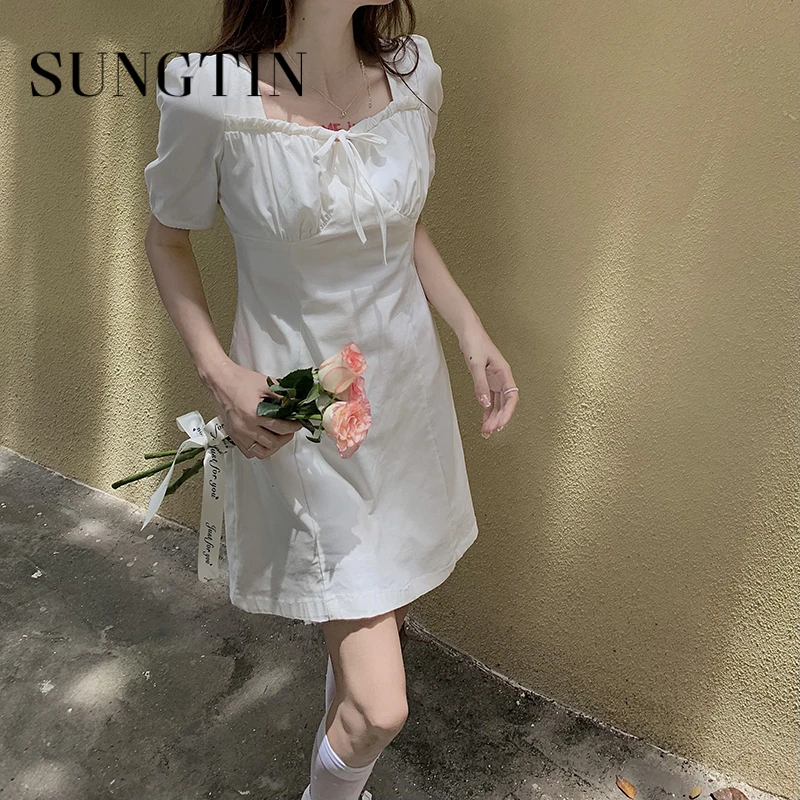 Модные летние мини-платья с кружевными складками, сладкие короткие платья трапециевидной формы с пышными рукавами, Белые Шикарные платья в корейском стиле ампир