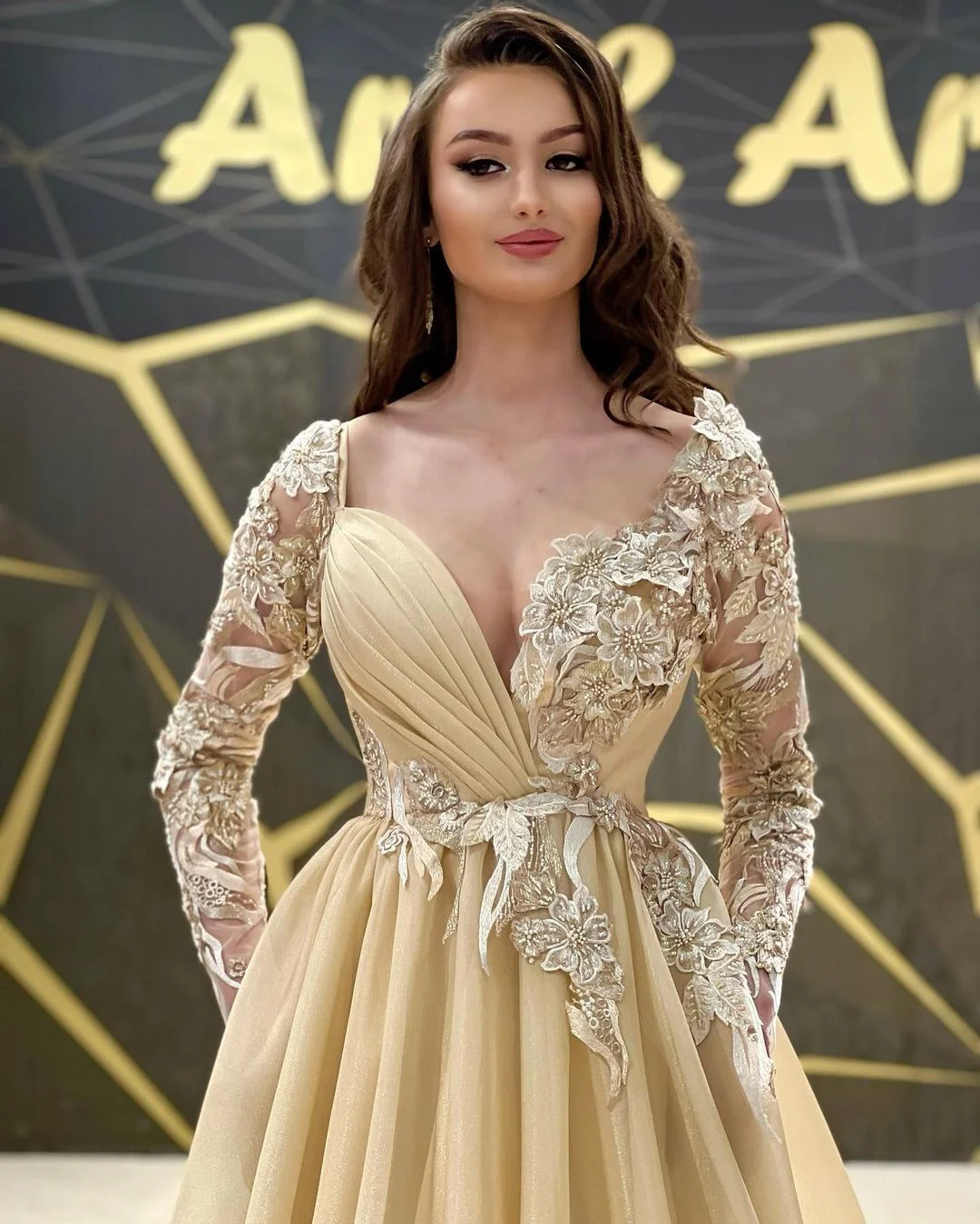 Роскошные Золотые платья для выпускного вечера в Дубае с 3D цветами, украшенные бисером, Вечернее платье трапециевидной формы с длинными рукавами для женщин, платье для свадебной вечеринки