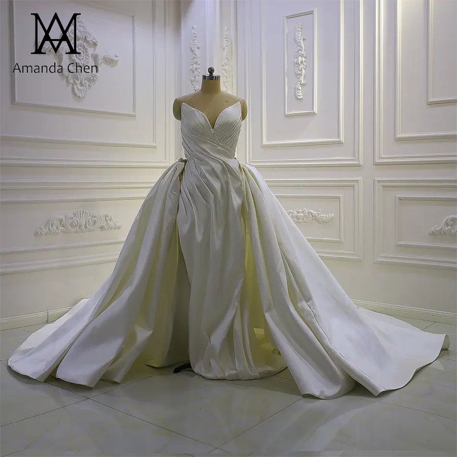 Свадебное платье со съемной юбкой из атласа в складку с открытыми плечами